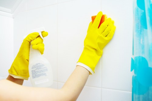 Deep cleaning treatment for stained carpet fibers